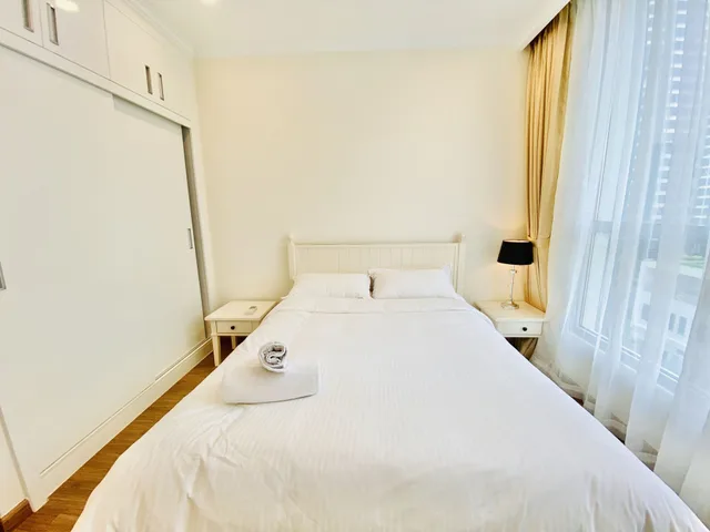 3 Bedrooms, Deluxe, Apartment, 1 King and 2 Queen Beds, 2 Bathrooms، Christine S Saigon Apartment 2/10