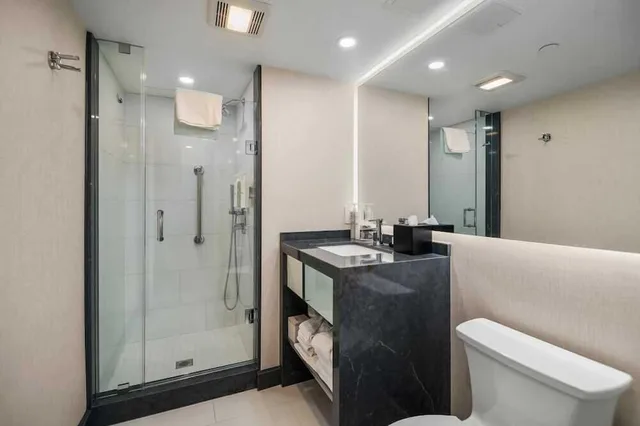 Premium, Suite, 2 Queen Beds, Falls View, Sofa, High Floor، Embassy Suites By Hilton Niagara Falls Fallsview 3/4