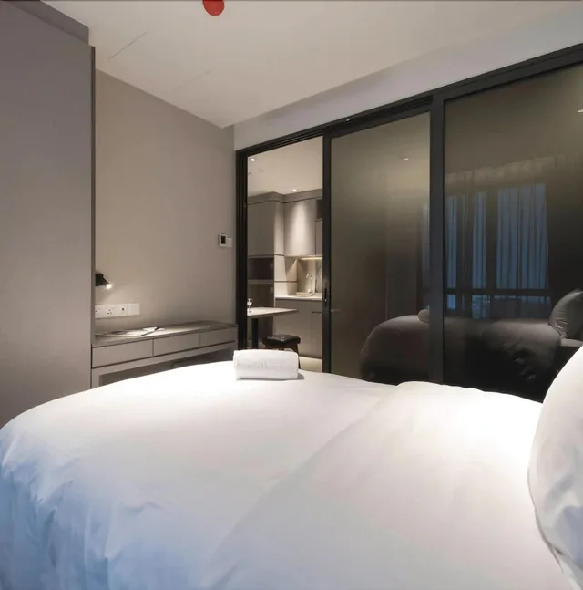 Thinker, Two, Studio, Queen Bed، Komune Living 2/3