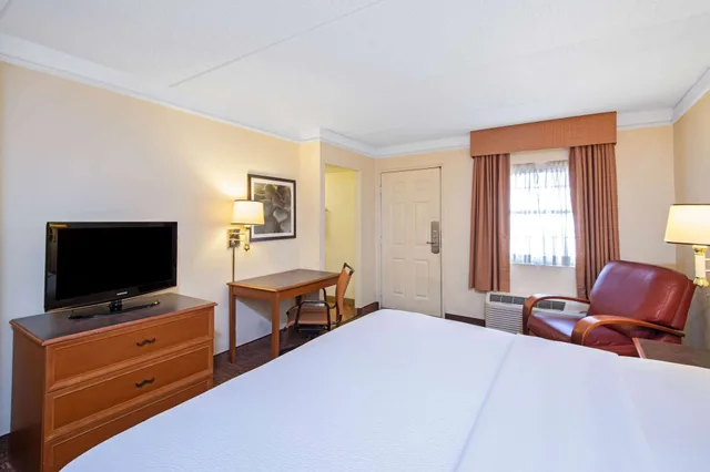 غرفة بسرير كينج، La Quinta Inn San Antonio Lackland 3/10