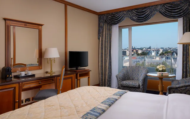 غرفة كلوب بسرير كينج، Grand Hotel Bucharest 3/3