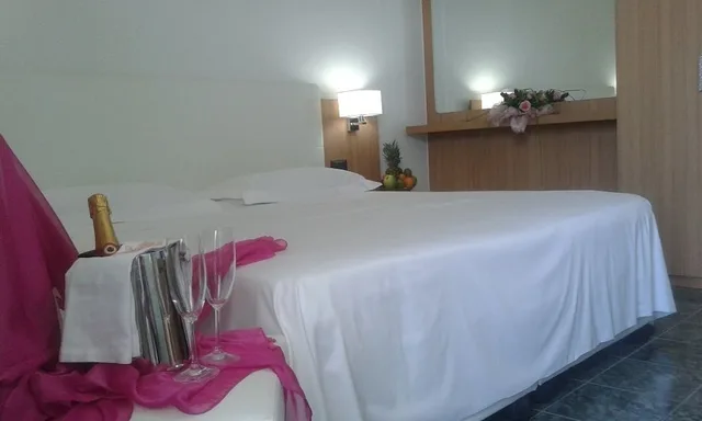 غرفة قياسية بسرير مزدوج وسرير فردي، Vea Resort Hotel 7/10