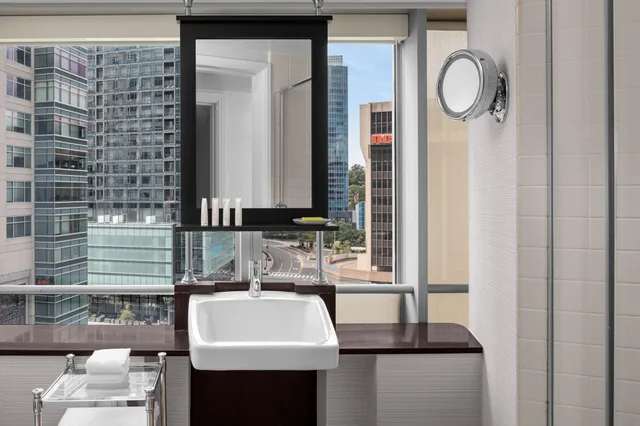 غرفة بسرير كينج بإطلالة على المدينة، Le Meridien Arlington 4/4
