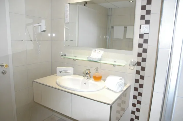 غرفة كلاسيكية بسرير مزدوج، Caravelle Hotel im Park 2/3