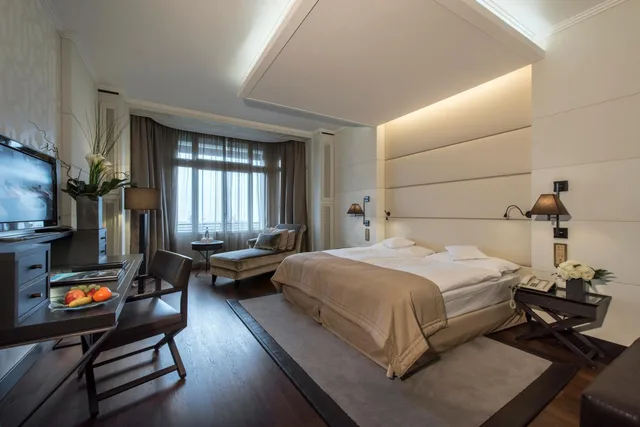 غرفة ديلوكس بسرير كينج بإطلالة على البحيرة، Lausanne Palace And Spa 4/10