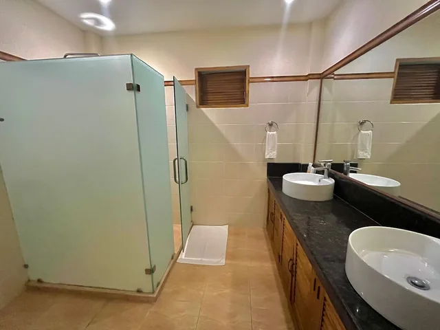 غرفة تنفيذية بسرير كوين بإطلالة على الحديقة، Coco Grove Beach Resort 10/10