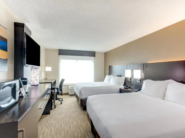 Room, 2 Queen Beds, Accessible, Holiday Inn Express Hotel & Suites Bethlehem 1/2