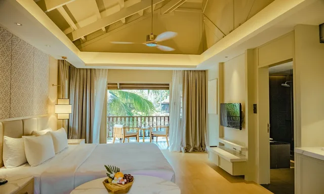 Room, King Bed, Pool Terrace, Pelangi Beach Resort and Spa 4/10