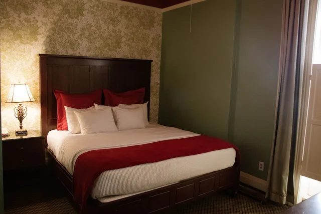Premium, Single, King Bed, Resort View, The Crescent Hotel And Spa 1/3