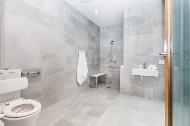 لوفت بسرير كينج، Quay Perth Hotel 5/7