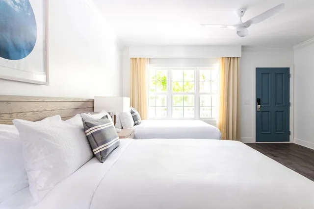 3 Bedrooms, Garden, Suite, 1 King and 2 Queen Beds, Accessible، Parrot Key Hotel & Villas 1/10