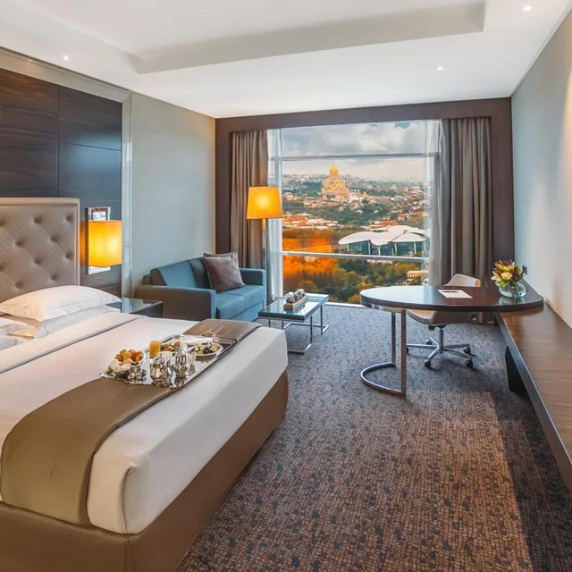 غرفة كلوب بإطلالة على النهر، The Biltmore Hotel Tbilisi 4/7