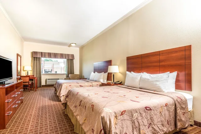 غرفة قياسية بسريرين كوين، Ramada By Wyndham College Station 1/8