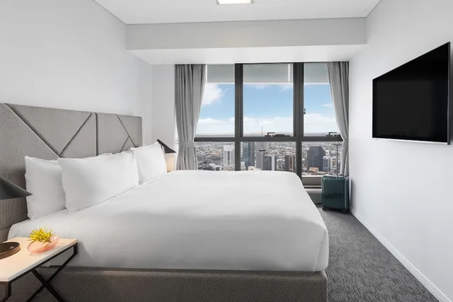 Altitude, 2 Bedrooms, Suite, 2 King Beds, Meriton Suites Herschel Street 1/3