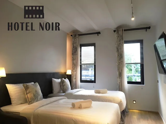 غرفة تنفيذية بسرير كينج وسريرين منفصلين، Hotel Noir 1/1