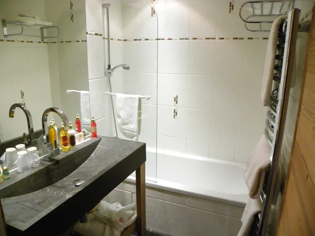 غرفة بسرير كوين وسرير فردي بإطلالة على الجبل بشرفة مع سرير إضافي، Hotel Carlina 2/2