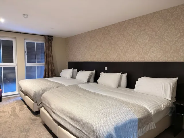 غرفة تنفيذية عائلية بسرير مزدوج مع أريكة في الطابق الأرضي، Belvilla Inverness Craigmonie Hotel 3/10