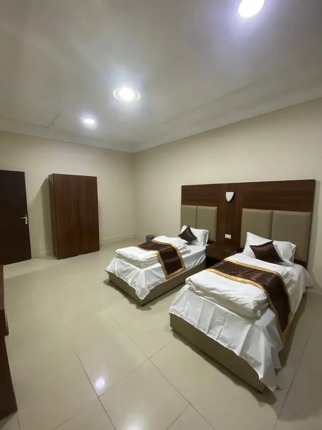 شقة بسرير مزدوج وسريرين منفصلين بغرفتي نوم، العييري للوحدات السكنية 2(Al Eairy Furnished Apartments Al Bahah 2) 1/10