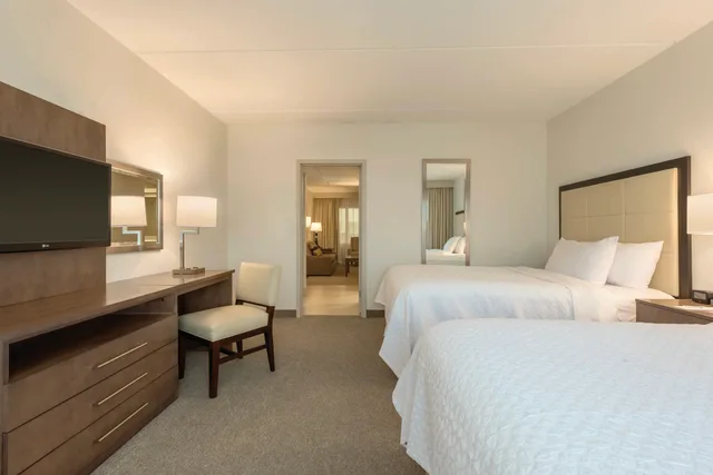 جناح بسريرين كوين، Embassy Suites By Hilton Milwaukee Brookfield 1/2