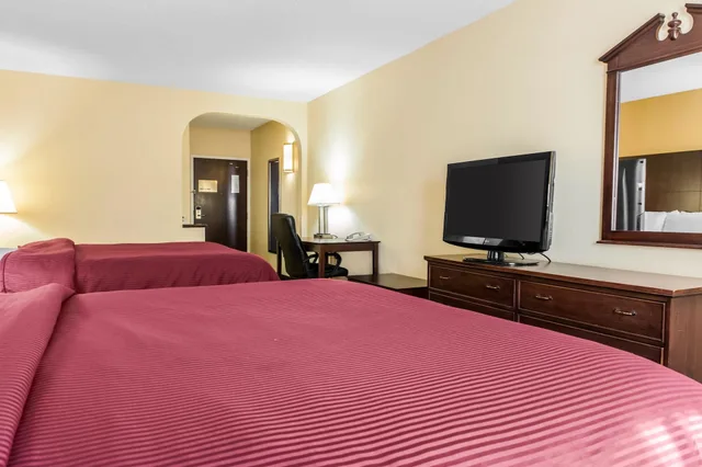 غرفة بسريرين كوين لذوي الإعاقة، Clarion Inn & Suites Indianapolis Northwest 5/6