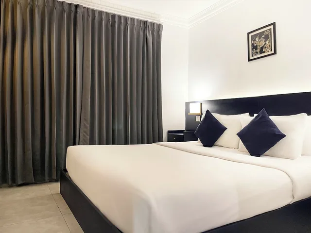 Standard, King Bed, No Window، Pacific Hotel 1/10