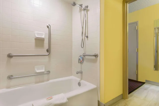 غرفة بسرير كينج، Days Inn by Wyndham Mocksville 2/2