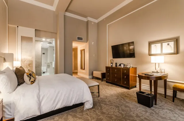 Classic, Double Bed, City View, Hotel Birks Montreal 1/5