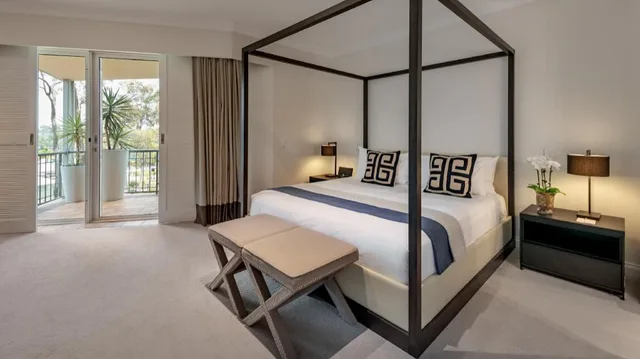 جناح بسرير كينج مع أريكة، Intercontinental Sanctuary Cove 1/3
