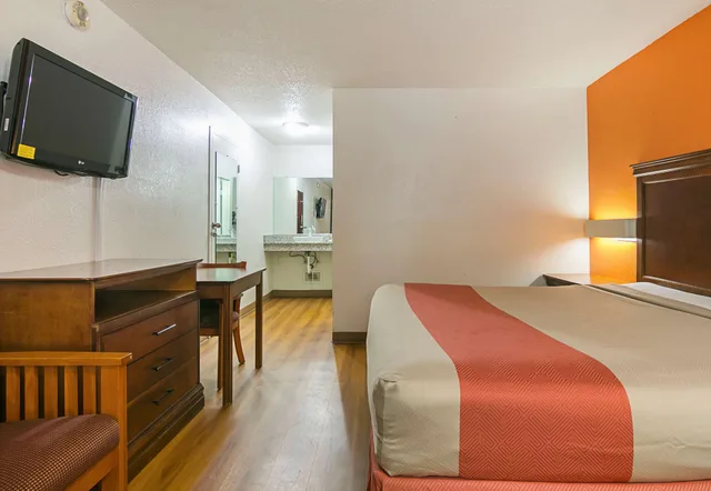 1 King Bed - Premium, Micfridge, Non-Smoking، Motel6 Conyers, GA 3/8