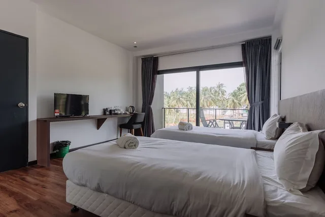غرفة ديلوكس ركنية بسريرين منفصلين، Roxy Sematan Villa And Townhouse 1/4