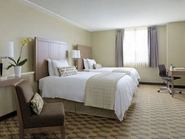 Chelsea, Standard, 2 Double Beds، Chelsea Hotel Toronto 3/6
