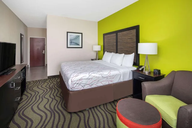 غرفة قياسية بسرير كينج، La Quinta Inn by Wyndham Calhoun South I-75 1/6