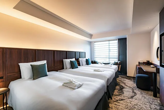 غرفة ديلوكس ثلاثية بسريرين منفصلين مع أريكة في طابق منخفض، THE GATE HOTEL YOKOHAMA by HULIC 1/1