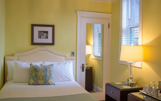 غرفة قياسية بسرير مزدوج، Hotel Deluxe Portland 1/1