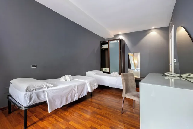 غرفة رباعية بسريرين منفصلين، Aston Hotel 3/4