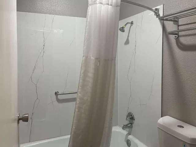 غرفة قياسية بسرير كوين، Studio6 Lake Jackson, TX 5/6