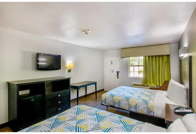 غرفة بسريرين كوين، Motel6 Arlington, TX 3/4