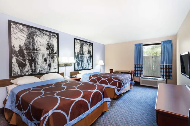 غرفة قياسية بسريرين مزدوجين، Super 8 By Wyndham Indianola 1/3