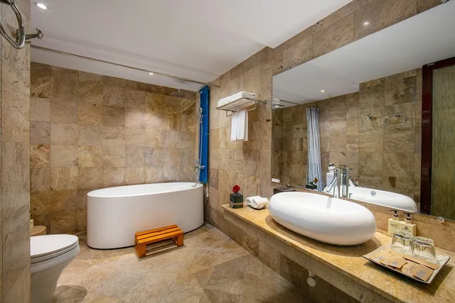 جناح ملكي بسرير كينج وسرير كوين بإطلالة على الفناء بغرفتي نوم، Oriental Suites Hotel And Spa 3/3