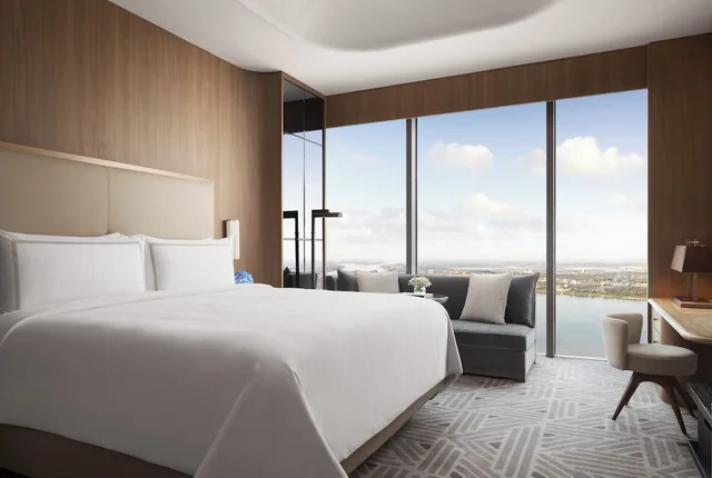 City, Executive, Suite, King Bed، Shangri-La Phnom Penh 1/3