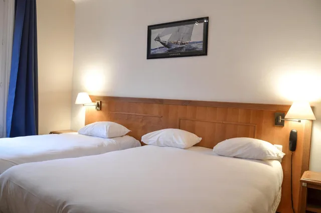 غرفة ثلاثية، HOTEL DE LA PERDRIX ROUGE 2/7
