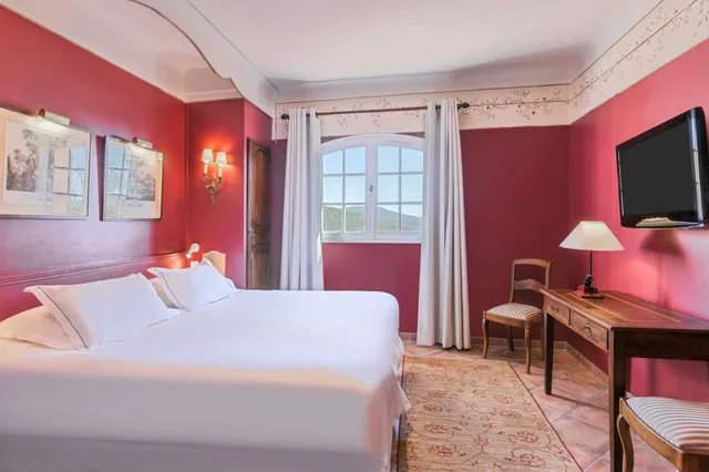 غرفة كومفورت بسرير كينج بإطلالة، La Bastide du Calalou Hotel Spa, BW Premier Collection 2/7