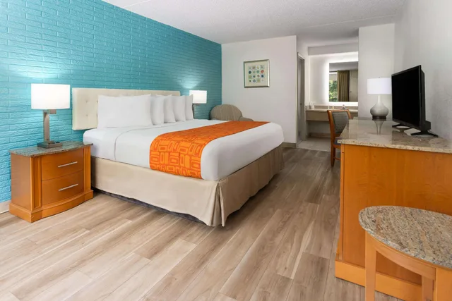 غرفة بسرير كينج، Inn At Atlantic City Hotel & Banquet 1/3