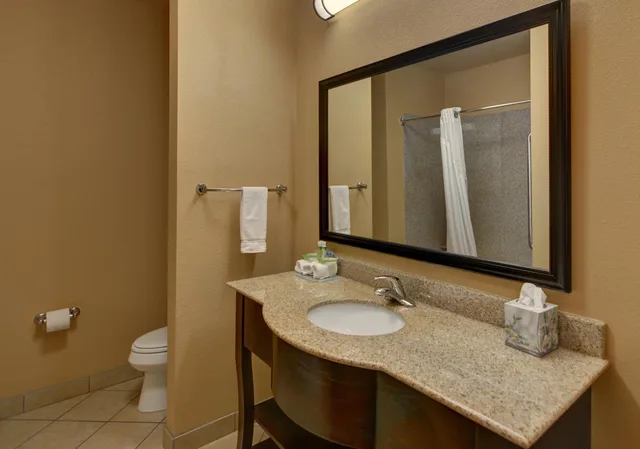 غرفة رباعية بسريرين كوين، Country Inn & Suites by Radisson, Tyler University Area 2/3