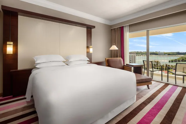 جناح كلوب، RIHGA Royal Laguna Guam Resort 1/2