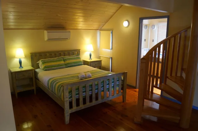 Loft, Villa, Queen and Twin Beds، Rayville Boat Houses 9/10