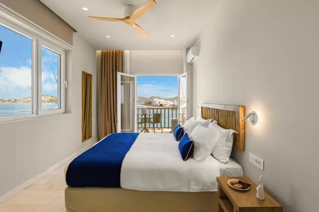 غرفة ديلوكس بسرير مزدوج بإطلالة على البحر بشرفة، Pandrossos Hotel 1/2