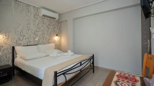 غرفة بسرير مزدوج بإطلالة على الجبل، Toti Boutique Rooms 3/10