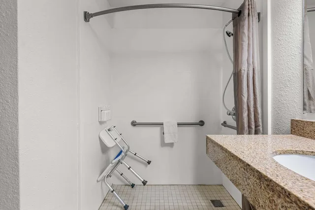 غرفة بسرير كينج لذوي الإعاقة، Americas Best Value Inn Hamilton 4/4
