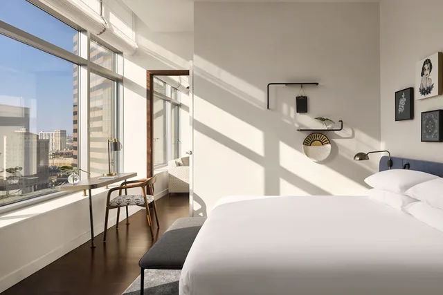 Room, Queen Bed, Alma San Diego Downtown, a Tribute Portfolio Hotel 8/9